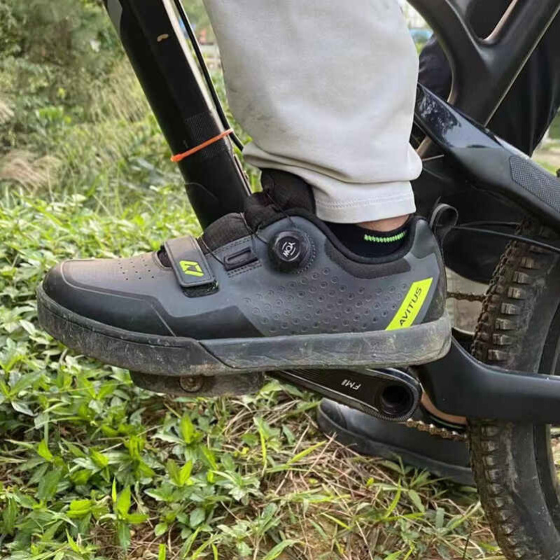 Commuting On Mountain Bike - AVITUS sepatu sepeda gunung, sepatu Zapatillas